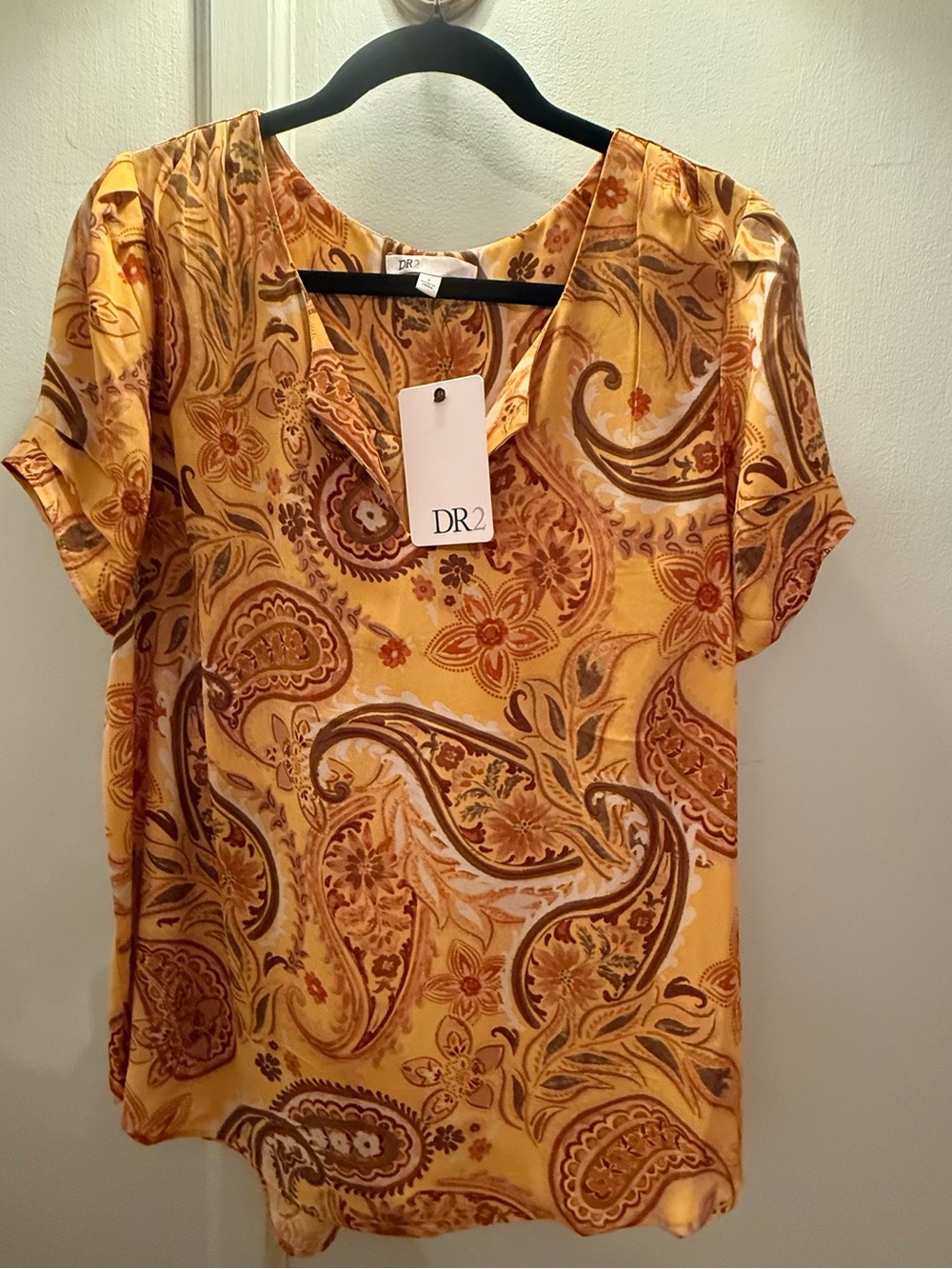 DR2 Yellow Paisley Short-Sleeve Blouse